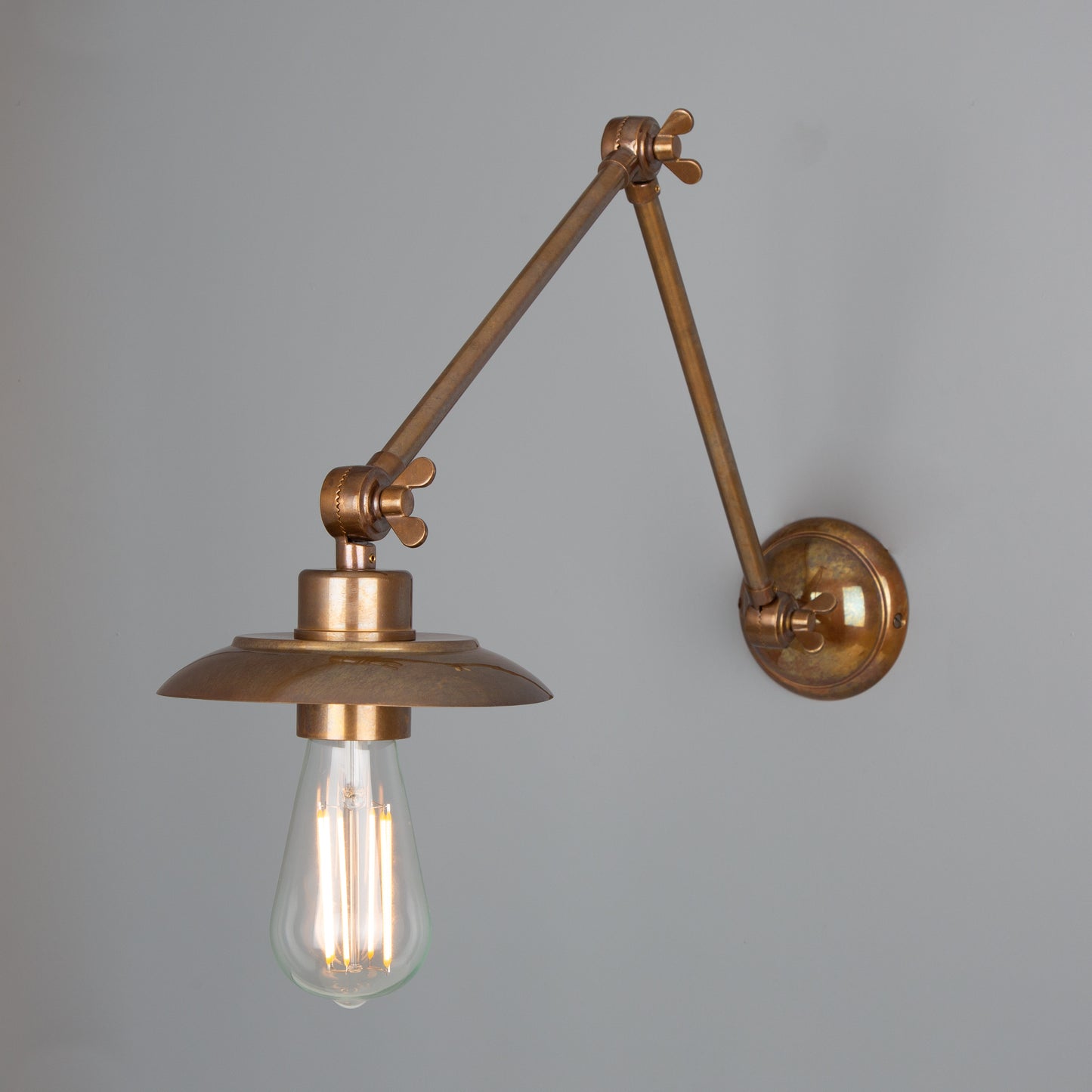 Reznor Vintage Adjustable Arm Bare Bulb Picture Light