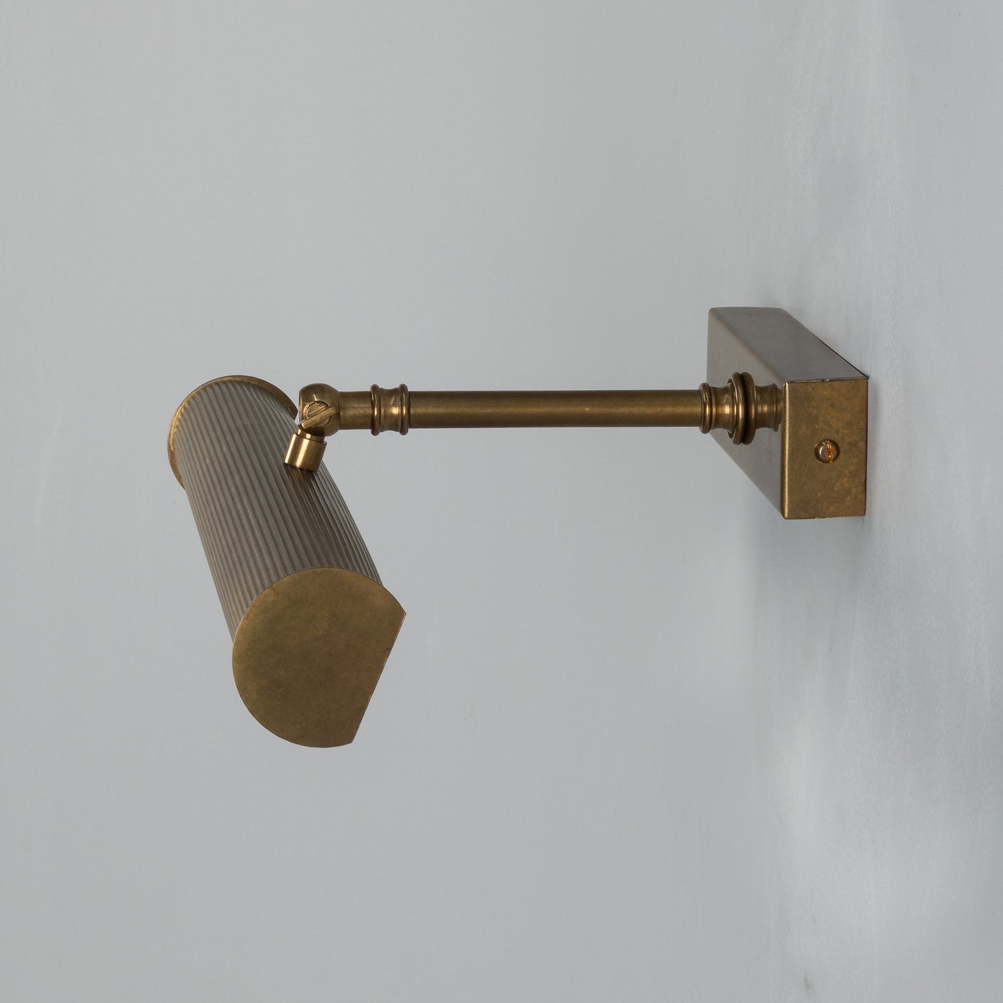 Cambridge Adjustable Reeded Brass Picture Light IP20